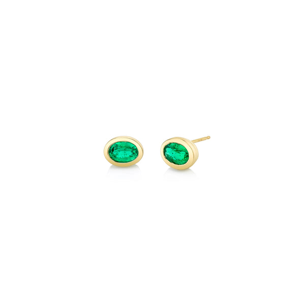 Oval shape Emerald stud earrings in 18k yellow gold